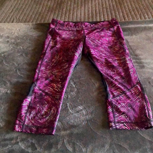 Lululemon Inspire Tight II size 10
Seawheeze 2016 - 7/8-length tight - Picture 10 of 14